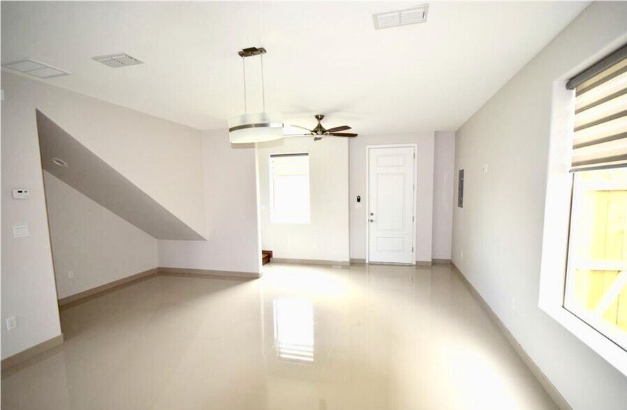More Photos Of 1202 Upas Dr, Edinburg Apartments For Sale