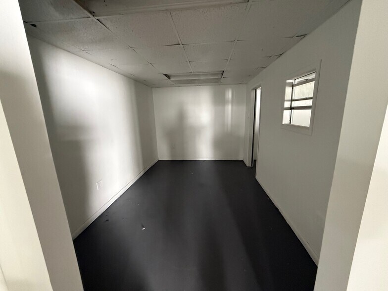 More Photos Of 14020 NW 19th Ave, Miami Warehouse For Sale