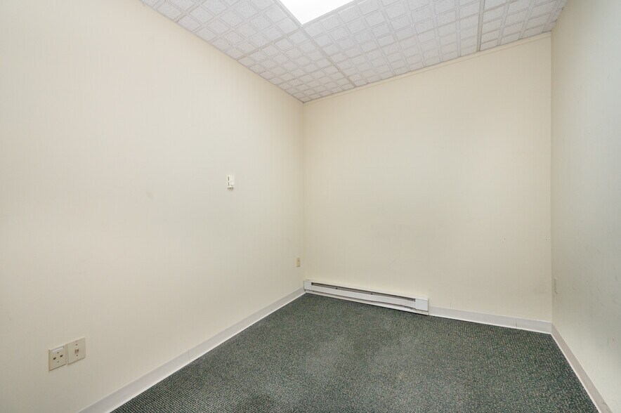 More Photos Of 323 W Superior St, Duluth Storefront Retail Office For Sale