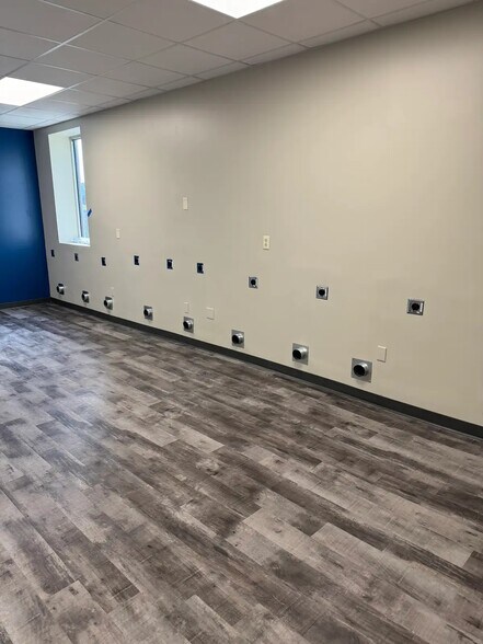 More Photos Of 4627 Dixie Hwy, Louisville Office For Sale