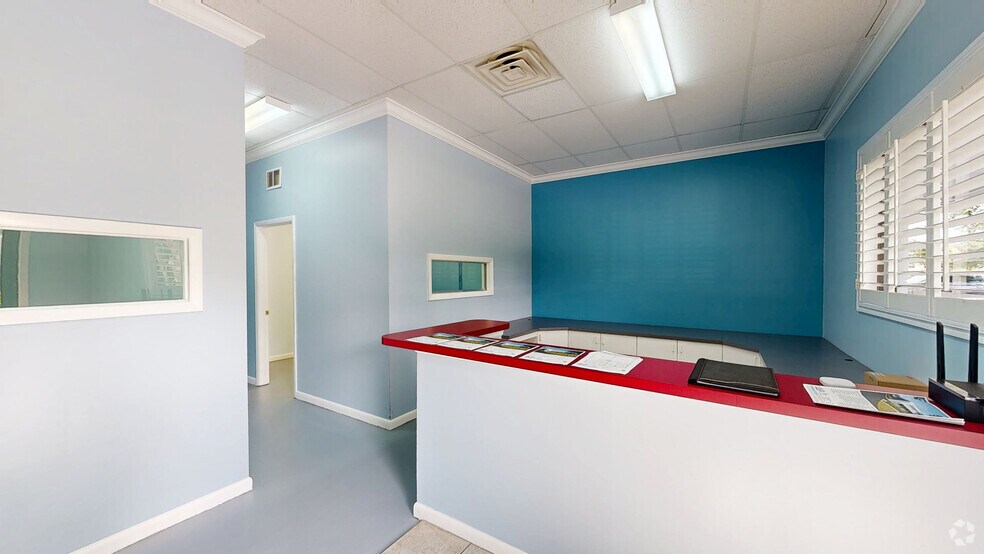 Primary Photo Of 4408 Corporate Sq, Naples Manufacturing For Sale