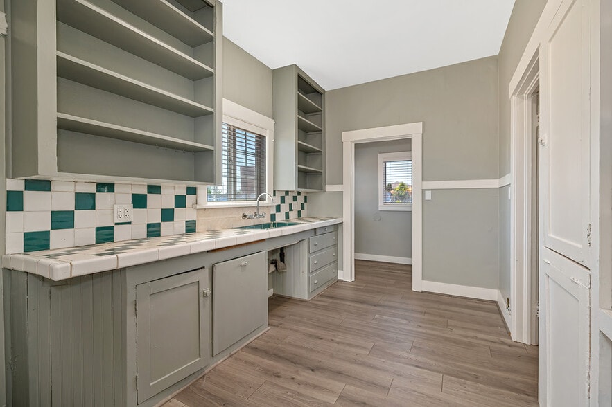 More Photos Of 19435 East St, Woodland Specialty For Sale