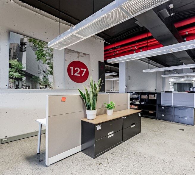 More Photos Of 33 Harbour Sq, Toronto Apartments For Sale