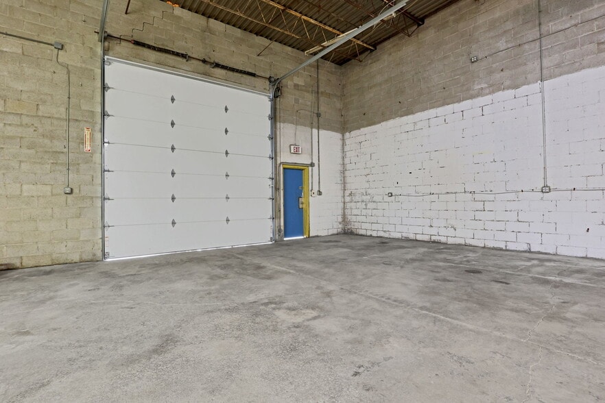 More Photos Of 800-850 Reynolds Ave, Columbus Warehouse For Lease