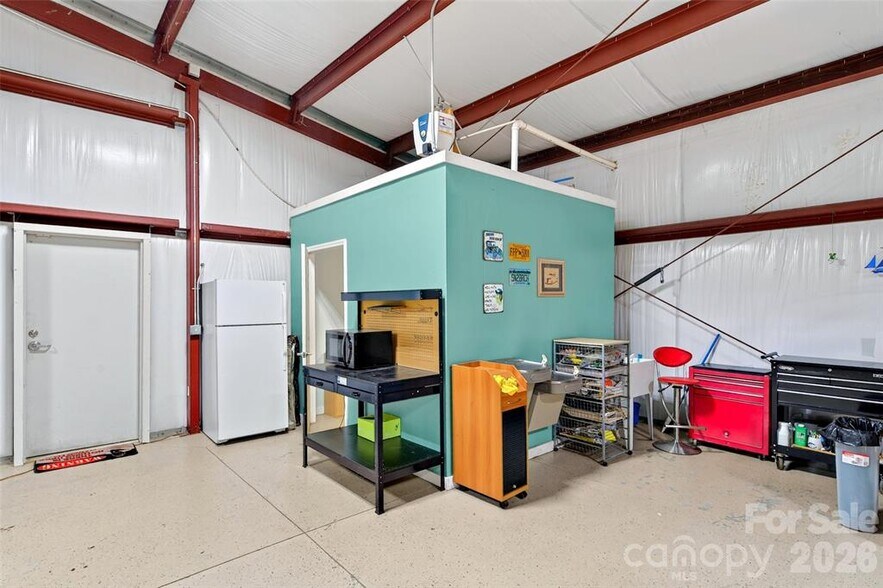 More Photos Of 533 Catawba River Rd, Old Fort Flex For Sale