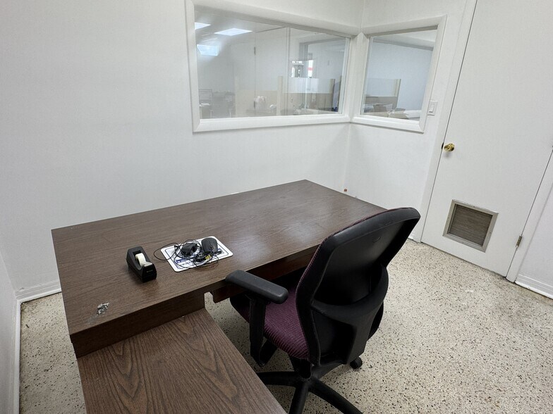 More Photos Of 12501-12505 NW 7th Ave, North Miami Office For Lease