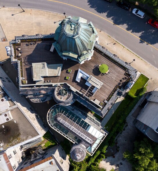 More Photos Of 357 Rue De La Commune O, Montréal Office For Sale