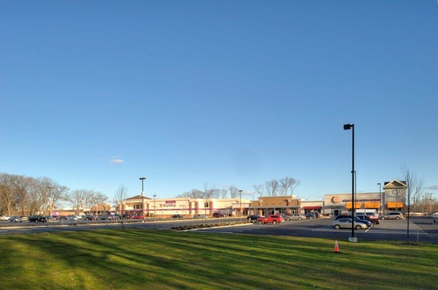 More Photos Of 174-176 Newington Rd, West Hartford Unknown For Sale