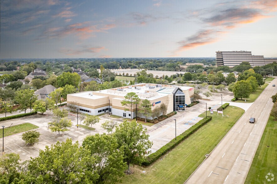 More Photos Of 14111 Southwest Fwy, Sugar Land Health Club For Lease
