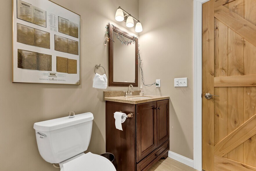 More Photos Of 6576 E Quaker St, Orchard Park Freestanding For Sale