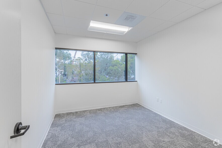 More Photos Of 191 Calle Magdalena, Encinitas Office For Sale