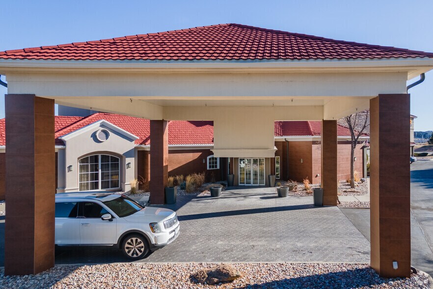 More Photos Of 902 W Dillon Rd, Louisville Hospitality For Sale