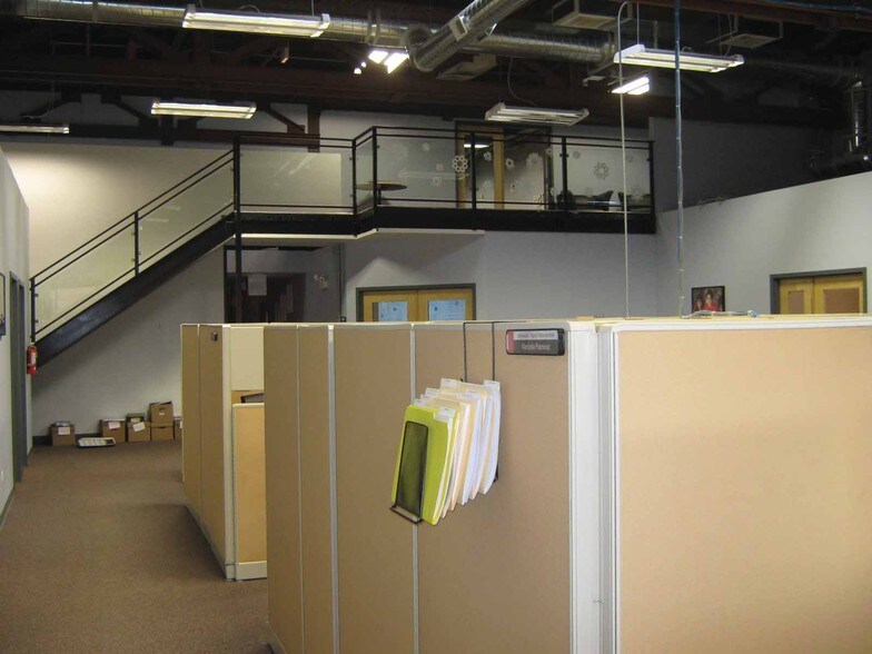 More Photos Of 1731-1749 N Elston Ave, Chicago General Retail For Lease