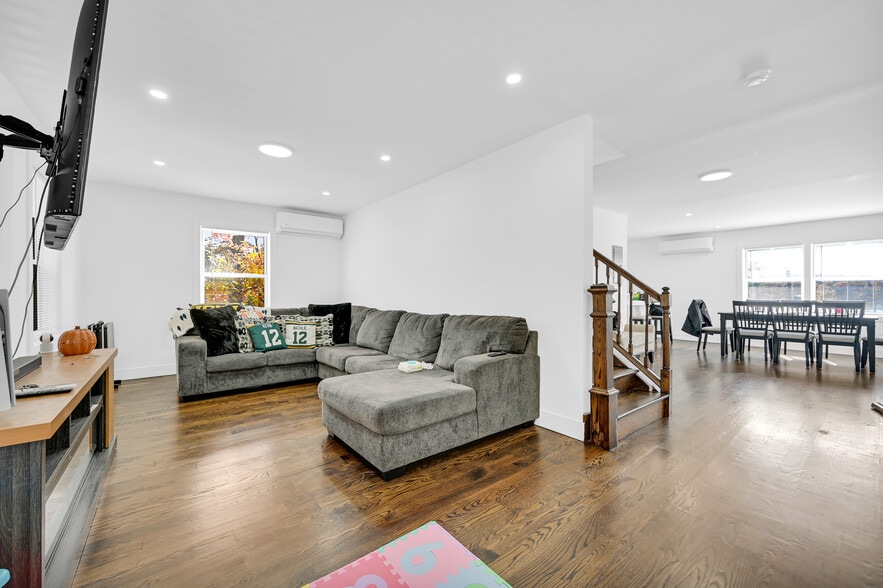 More Photos Of , Jefferson Valley Unknown For Sale