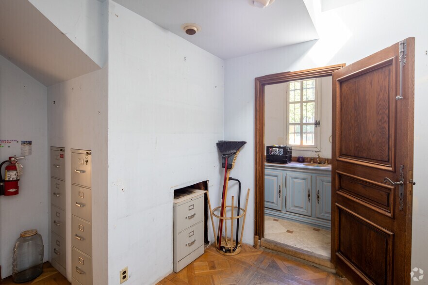 More Photos Of 1832 S Sepulveda Blvd, Los Angeles Storefront Retail Residential For Sale