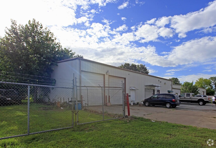 More Photos Of 2201 Catalina Dr, Pasadena Warehouse For Lease