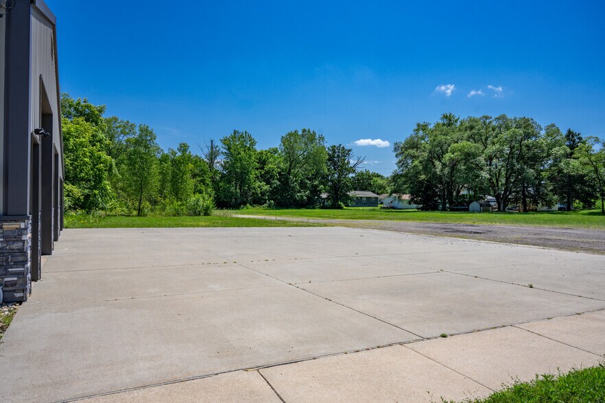 More Photos Of 190 Prospect Ave, Mauston Auto Repair For Sale