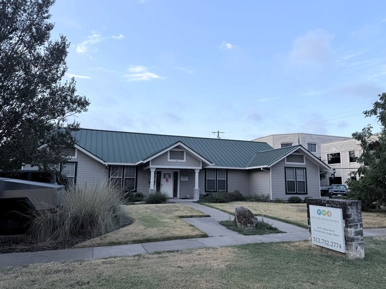 More Photos Of 303 E Main St, Round Rock Medical For Lease