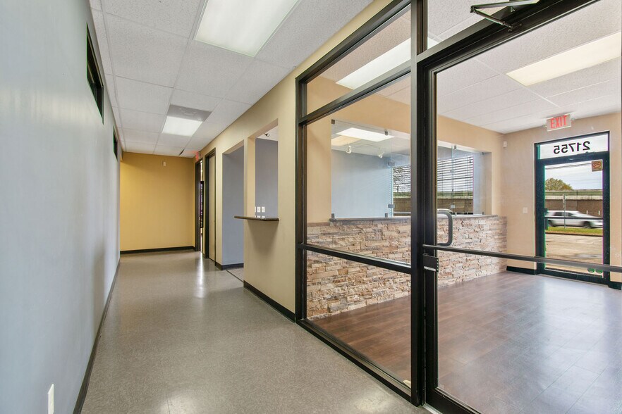 More Photos Of 21755 N I-45 Fwy, Spring Flex For Sale