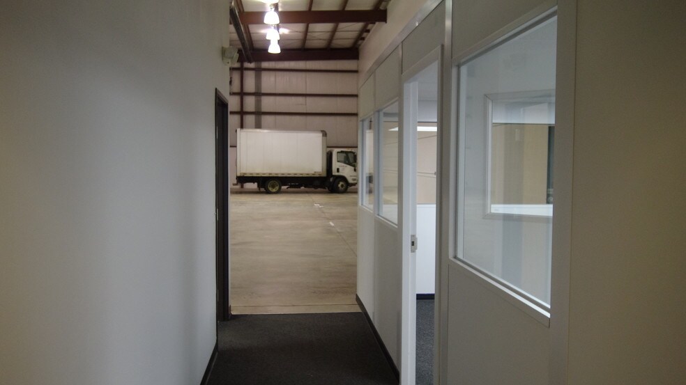 More Photos Of 12801 Silver Lake Rd, Brighton Manufacturing For Sale