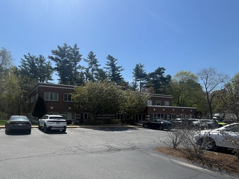 More Photos Of 47 E Grove St, Middleborough Office For Lease