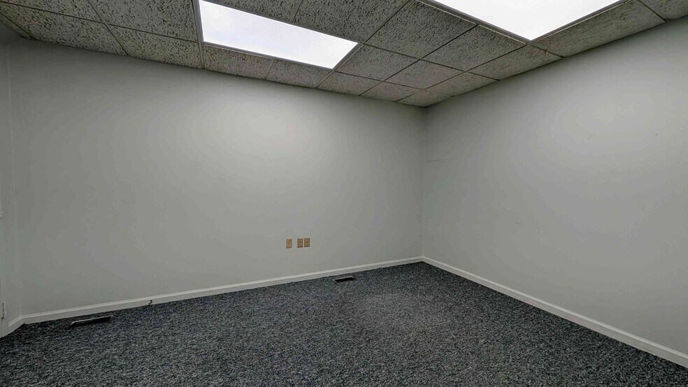 More Photos Of 2227 Chapline St, Wheeling Office For Lease