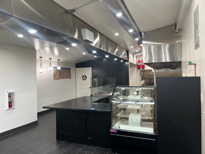 More Photos Of 814 N Kenilworth Ave, Glendale Freestanding For Lease
