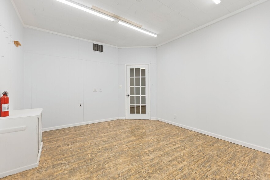More Photos Of 1453 Pennsylvania Ave SE, Washington Storefront Retail Office For Lease