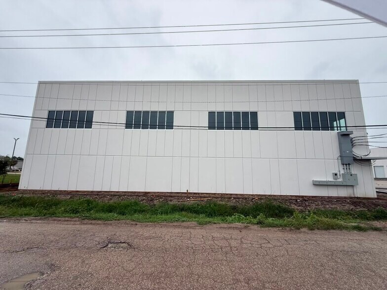 More Photos Of 14410 Fondren Rd, Missouri City Warehouse For Lease