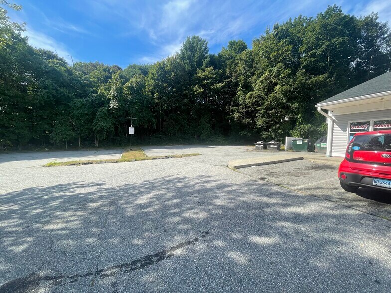 More Photos Of 500 Norwich Ave, Taftville Unknown For Lease