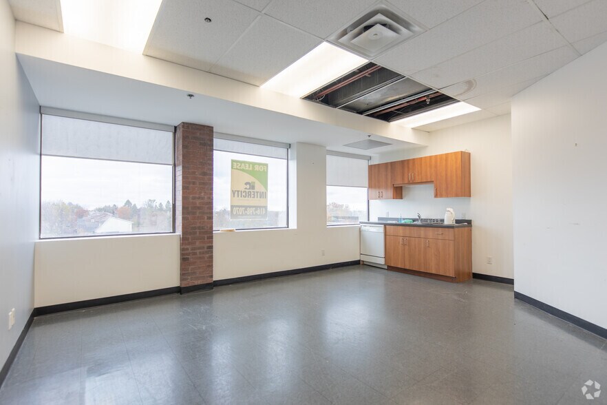 More Photos Of 1603-1615 Dundas St E, Whitby Unknown For Lease
