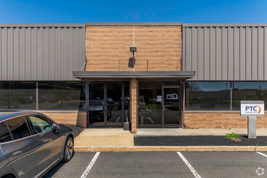 More Photos Of 250 Corporate Ct, South Plainfield Medical For Lease