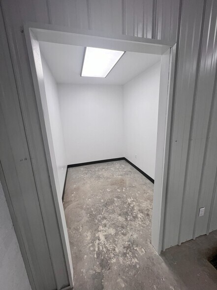 More Photos Of 21 Case Dr, Jackson Service For Lease