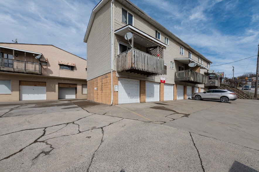 More Photos Of 18 Powers Ct, Westover Apartments For Sale