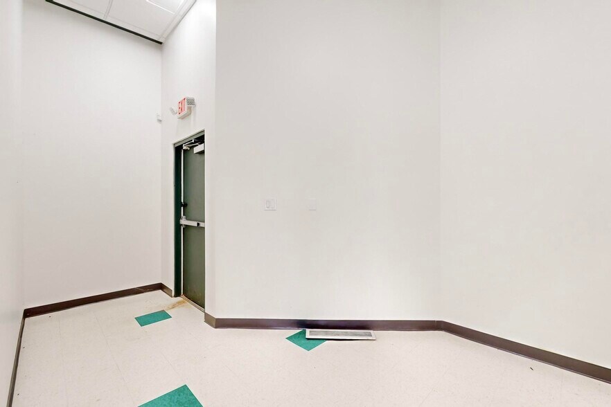 More Photos Of 6410 Gibson Blvd SE, Albuquerque Bank For Sale