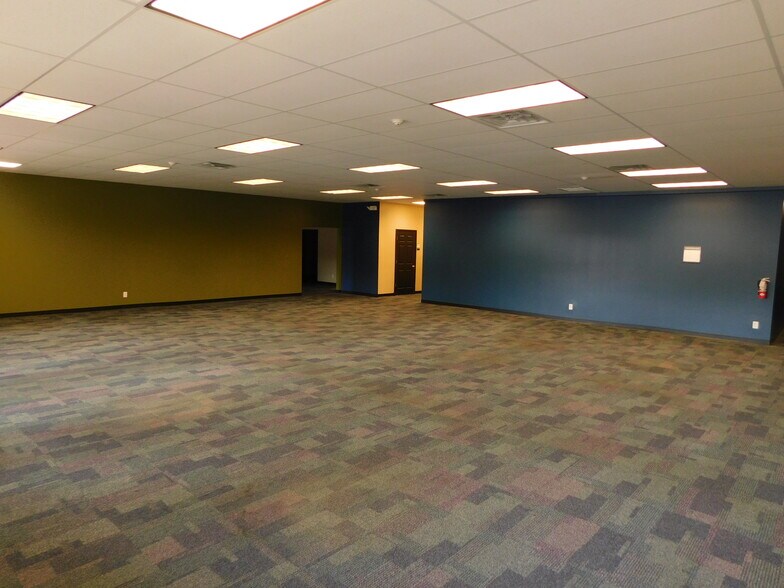 More Photos Of 875 Union St, Shelbyville Storefront Retail Office For Sale