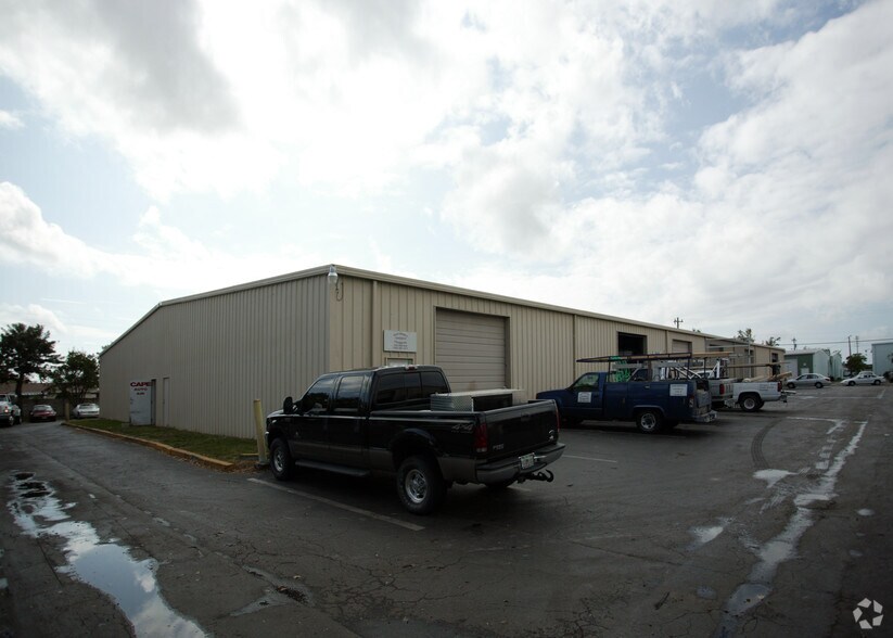 More Photos Of 1202-2 NE Pine Island Rd, Cape Coral Warehouse For Lease