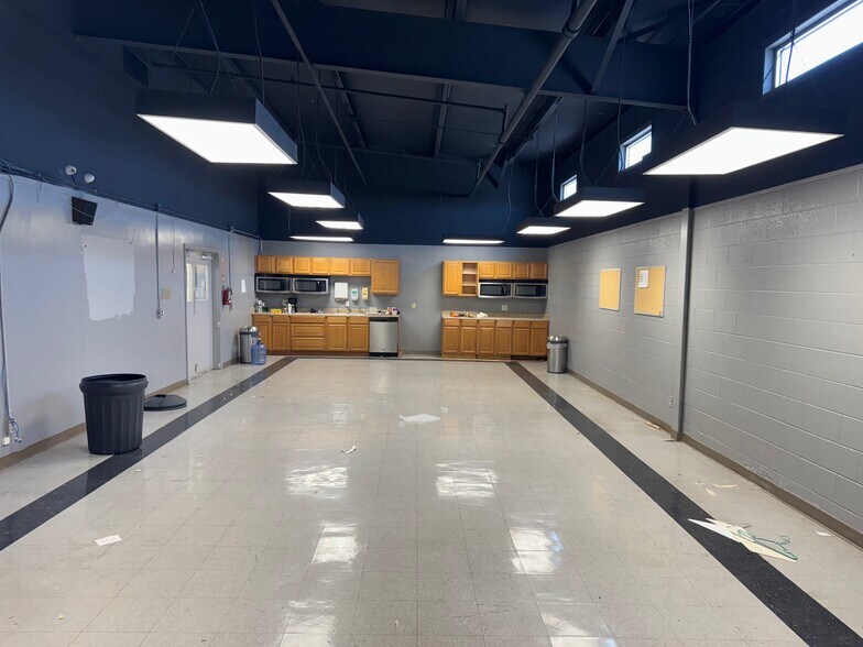 More Photos Of 7700 E 38th St, Tulsa Manufacturing For Lease