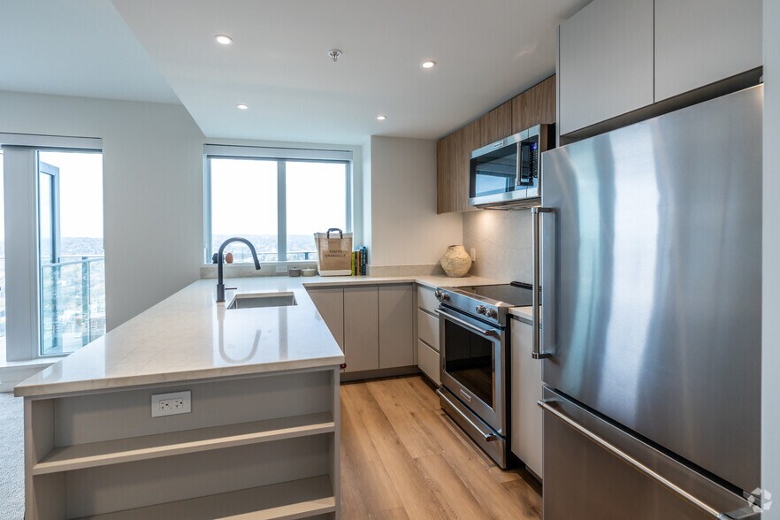 More Photos Of 2488 Granville St, Vancouver Apartments For Lease