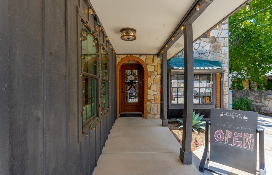 More Photos Of 310 Wimberley Sq, Wimberley Freestanding For Sale