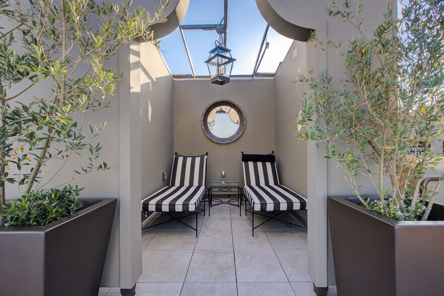 More Photos Of 1645 Vine St, Hollywood Loft Creative Space For Sale