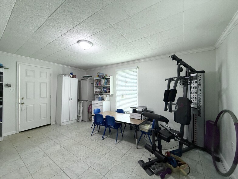 More Photos Of 608 S Pine St, Cabot Flex For Sale