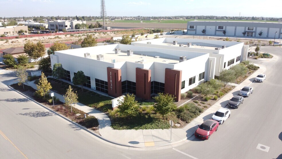 More Photos Of 11837 Bolthouse Dr, Bakersfield Unknown For Lease