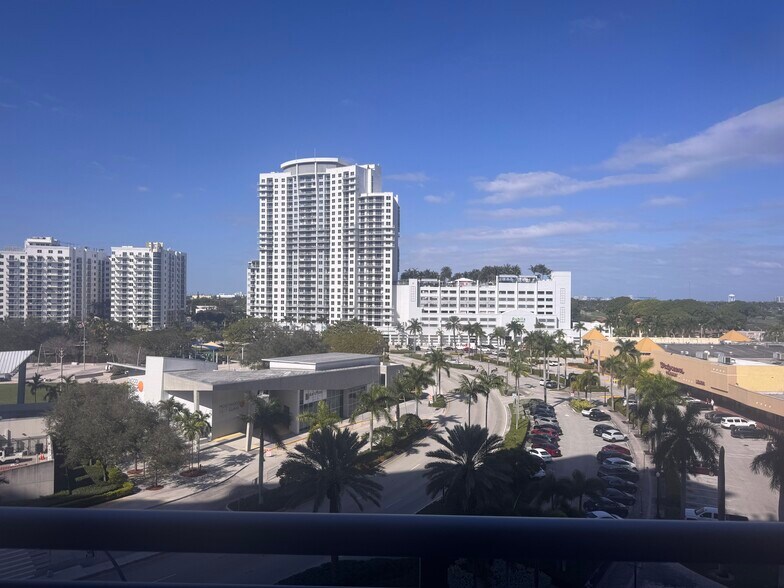 More Photos Of 1720 Harrison St, Hollywood Office Residential For Sale