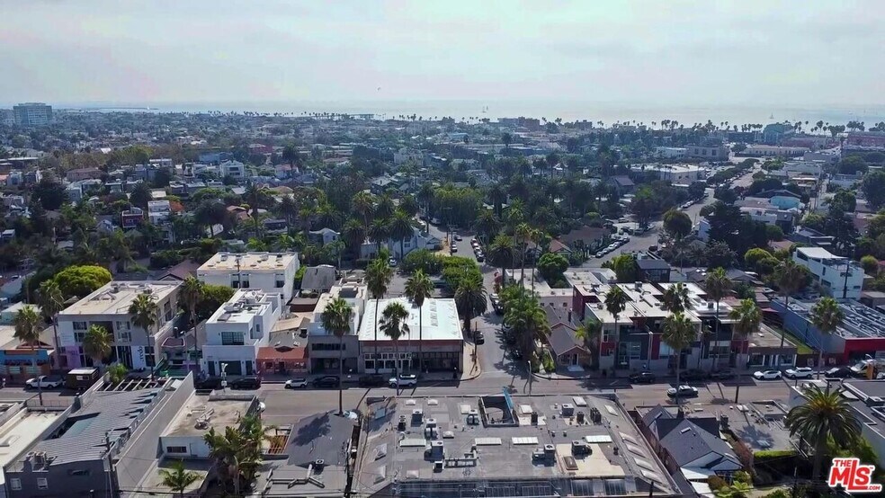 More Photos Of 1520 Andalusia Ave, Venice Apartments For Sale