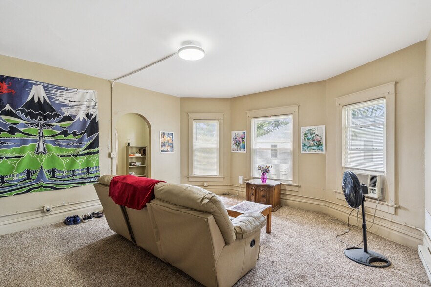 More Photos Of 1132 Main St, Grinnell Multifamily For Sale