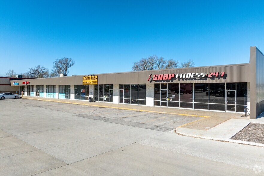 More Photos Of 401-509 1st Ave, Perry Storefront For Sale