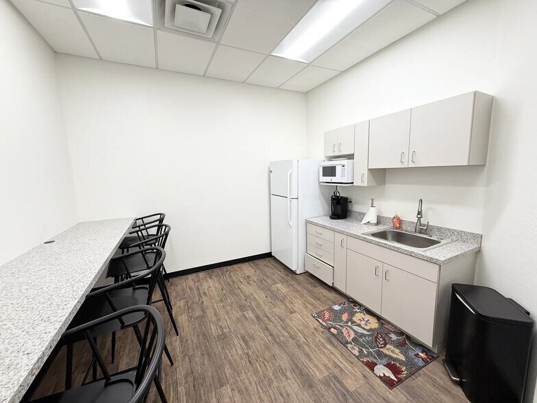 More Photos Of 428 S Gilbert Rd, Gilbert Unknown For Lease