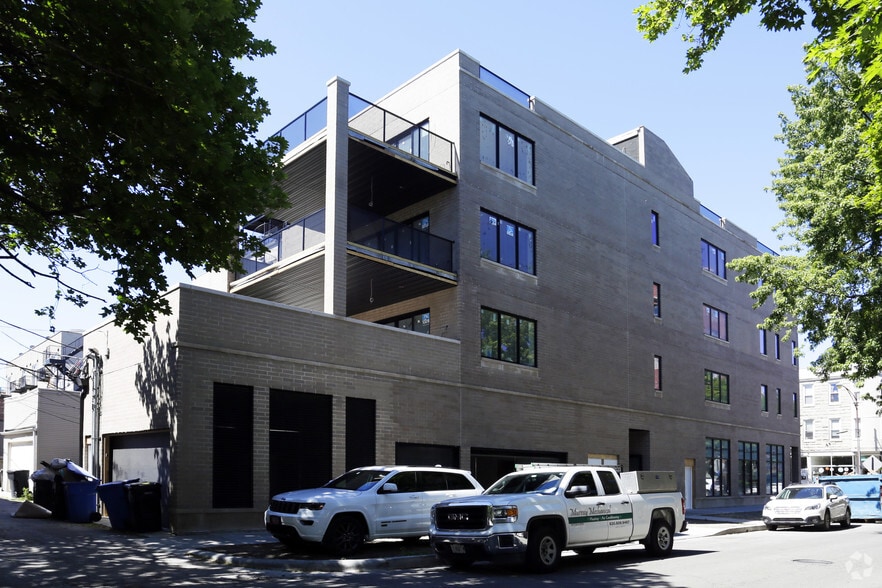 More Photos Of 2559 N Southport Ave, Chicago Storefront Retail Office For Lease