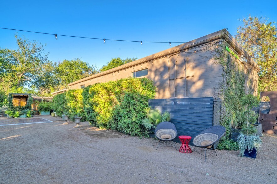 More Photos Of 1127 S St Marys St, San Antonio Restaurant For Sale
